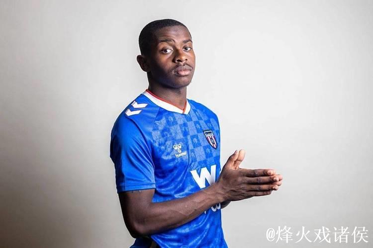 记者:曼联,切尔西均在竞争桑德兰20岁中场主力萨迪基 记者:曼联,切尔西均在竞争桑德兰20岁中场主力萨迪基